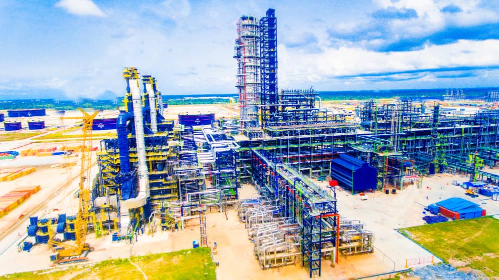 Shugaban kasa Bola Ahmed Tinubu ya kare matakin da gwamnatinsa ta dauka na tallafawa matatar Dangote