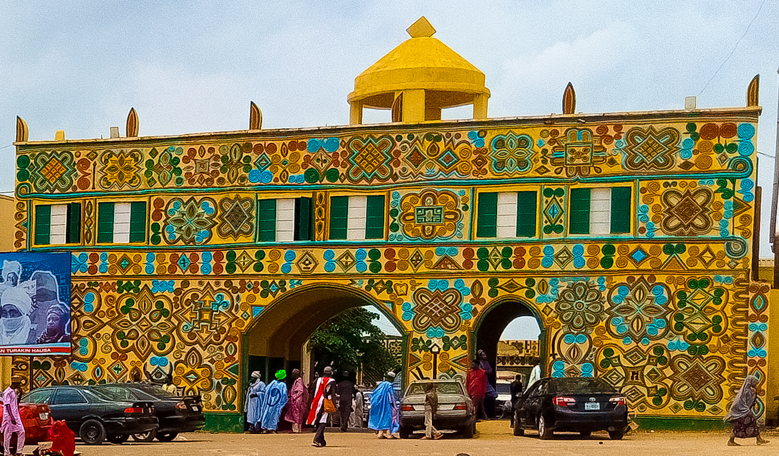 Masarautar Zazzau ta dakatar da shugaban ƙauyen Matarawa bisa zargin damfara da cin zarafin al’umma a harkokin rabon gado.